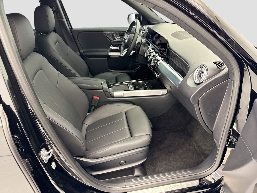 Thumbnail: 2025 Mercedes-Benz GLB - 18