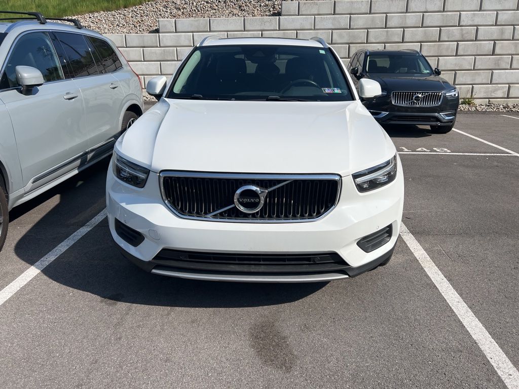 Crystal White Metallic 2020 Volvo XC40 T5 Momentum AWD SUV / Crossover All-Wheel Drive Automatic
