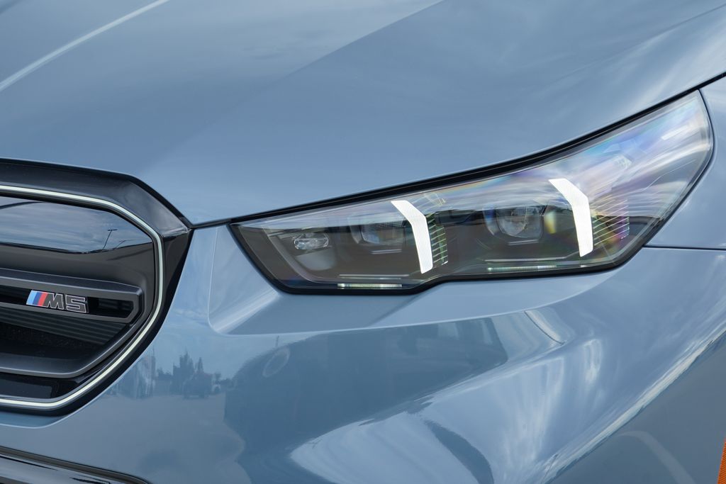 Thumbnail: 2027 BMW M5 - 4