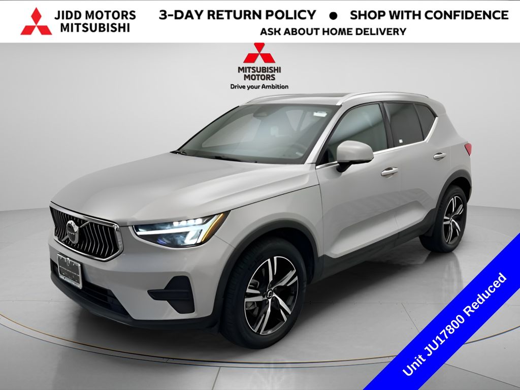2024 Volvo XC40 B5 Core Dark Theme AWD