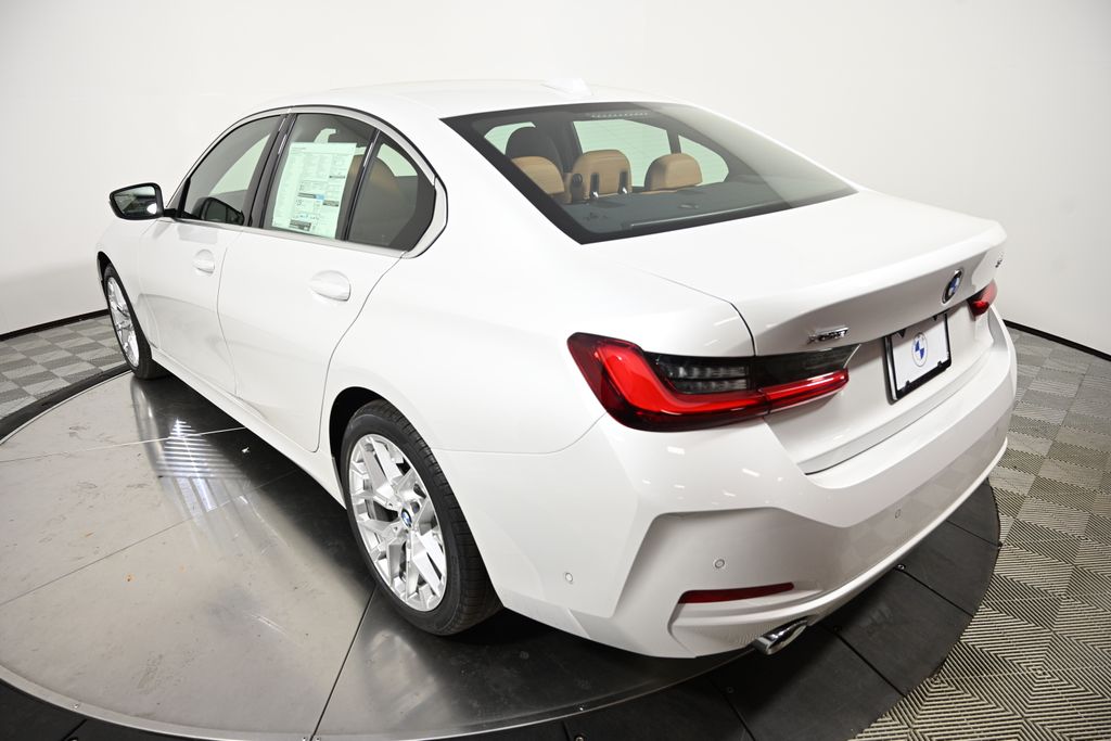 Thumbnail: 2025 BMW 3 Series - 3