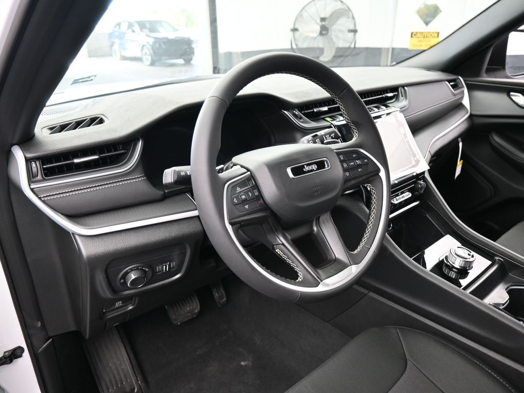 New 2026 Bright White Clearcoat Jeep Laredo image 10