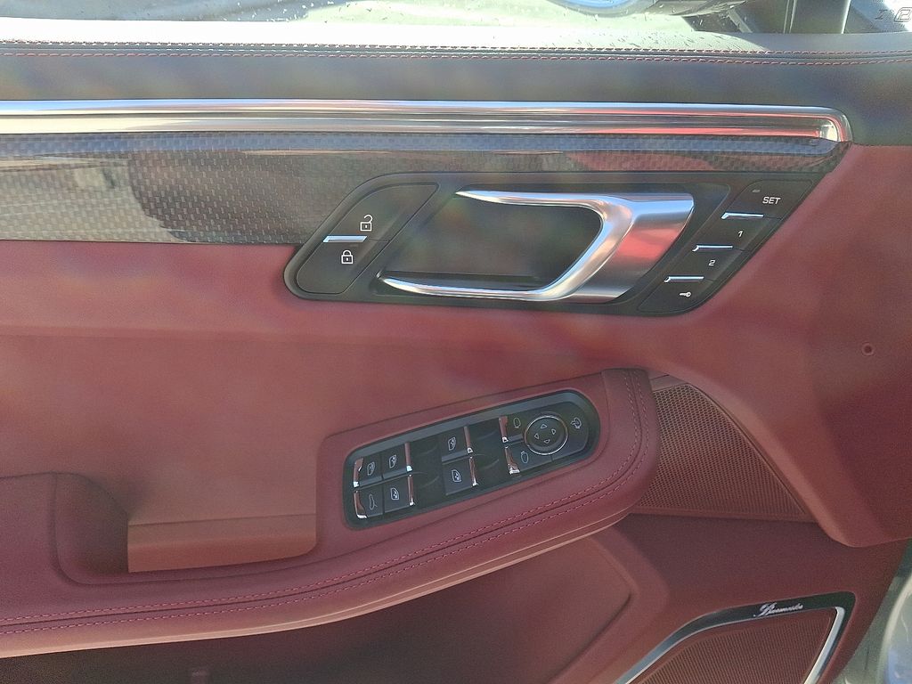 Thumbnail: 2026 Porsche Macan - 15