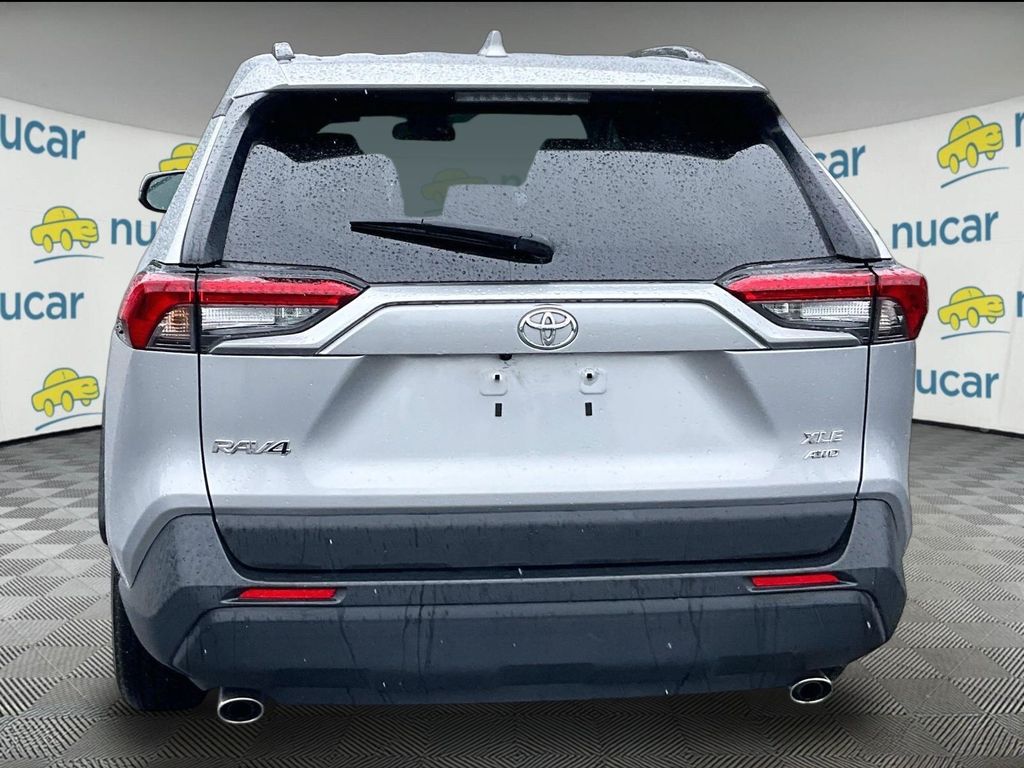 2025 Toyota RAV4 — photo 3