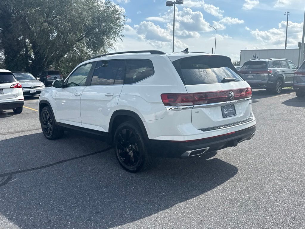 2024 Volkswagen Atlas 2.0T SE w/Technology White at South Hills CDJR