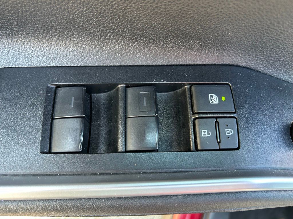 Thumbnail: 2023 Toyota Highlander - 16