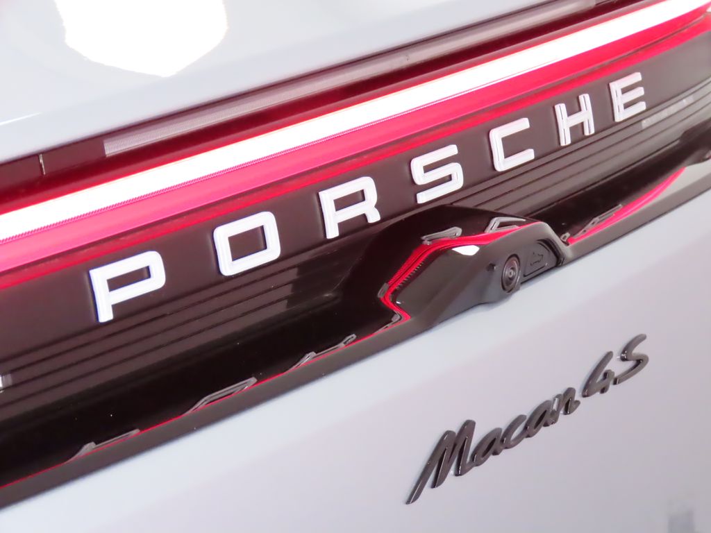 Thumbnail: 2025 Porsche Macan - 12