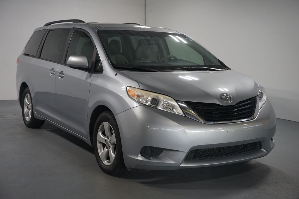Thumbnail: 2013 Toyota Sienna - 3