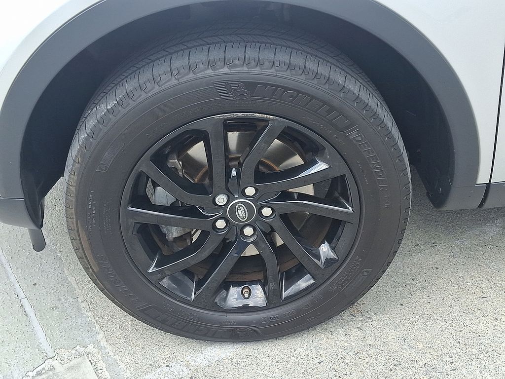 Thumbnail: 2018 Land Rover Discovery Sport - 29