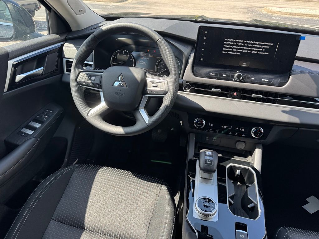 2025 Mitsubishi Outlander ES photo 20