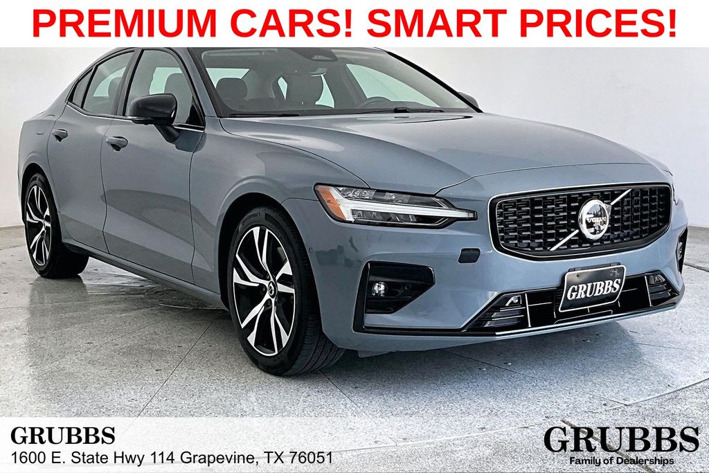 2024 Volvo S60 B5 Plus Dark Theme AWD