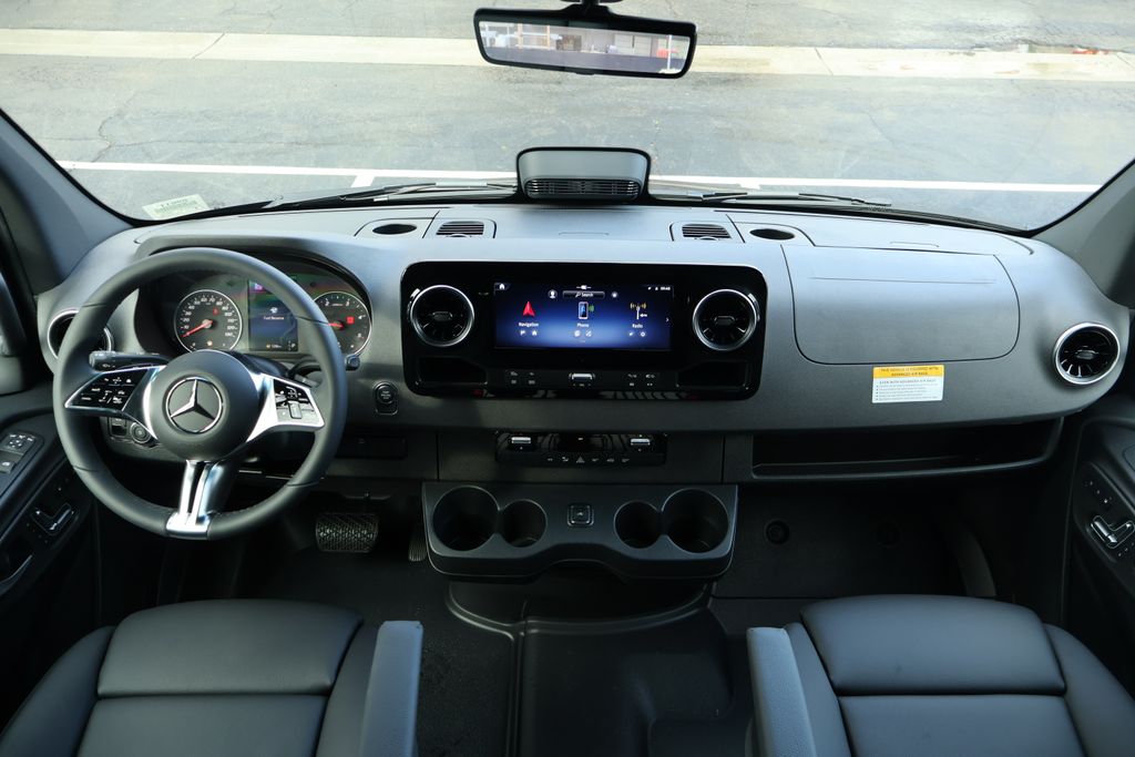 Thumbnail: 2026 Mercedes-Benz Sprinter - 4
