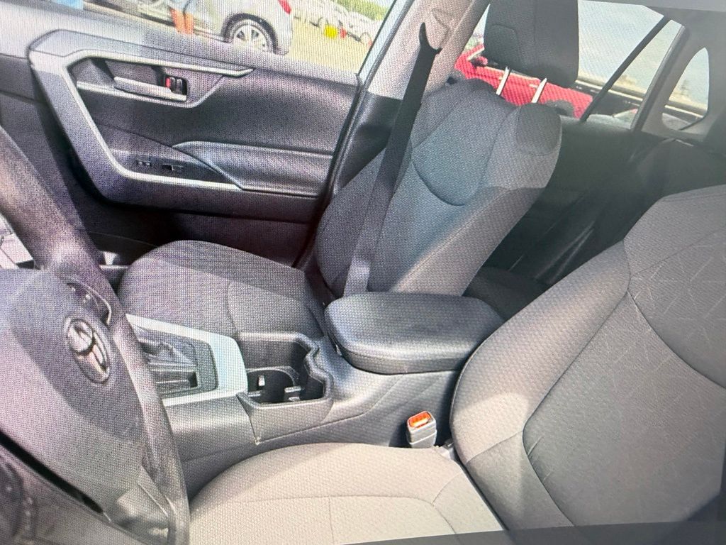Silver Sky Metallic 2024 Toyota RAV4 SUV / Crossover Front-Wheel Drive 8-Speed Automatic