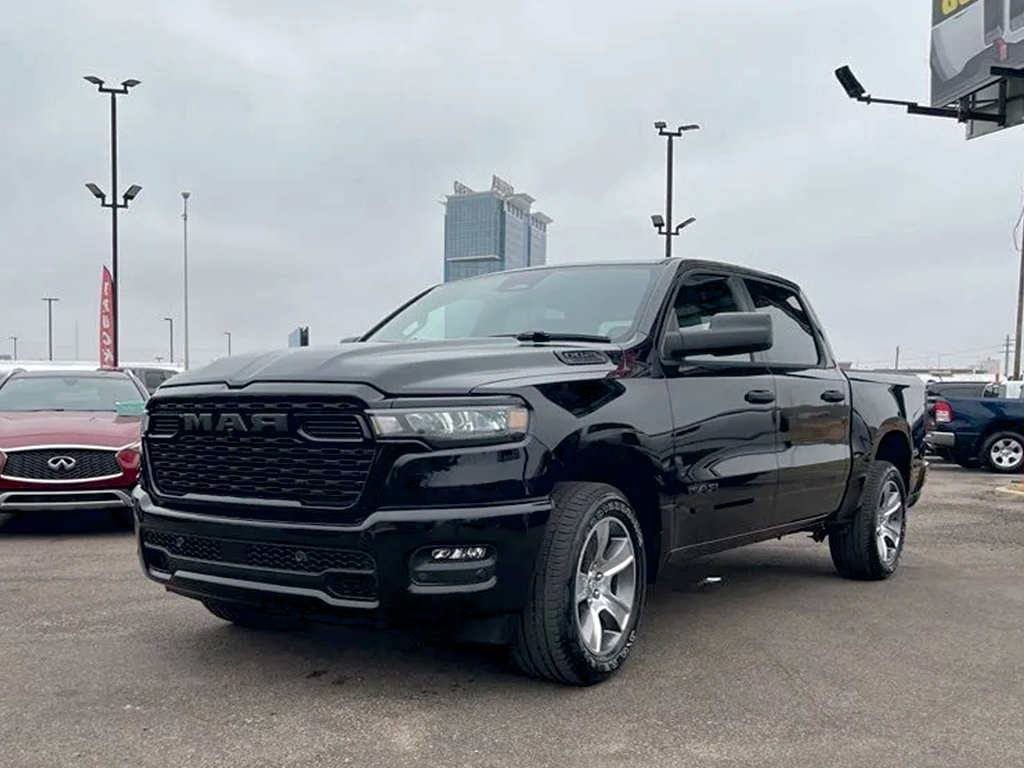 Diamond Black Crystal Pearlcoat 2026 RAM 1500 Express Crew Cab 4WD Pickup Truck Four-Wheel Drive 8-Speed Automatic