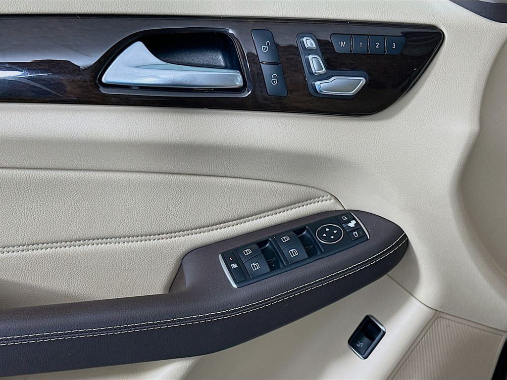 Thumbnail: 2018 Mercedes-Benz GLE - 18