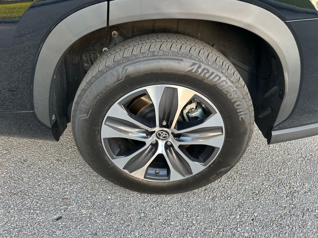 2024 Toyota Highlander XLE 8