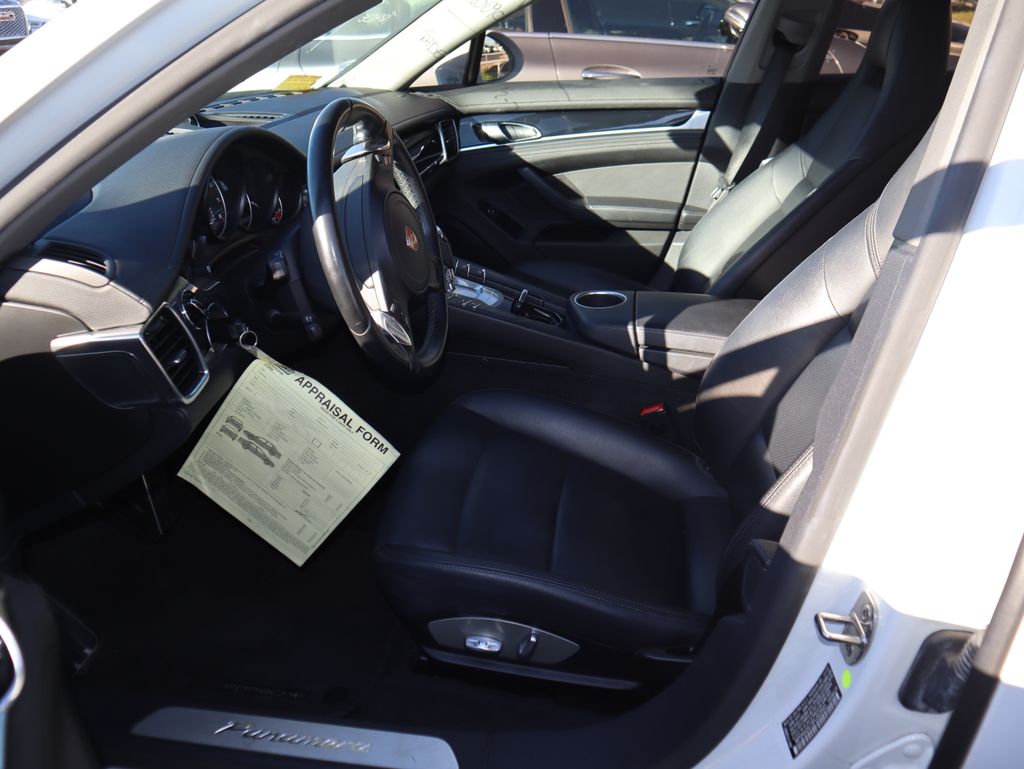 Thumbnail: 2015 Porsche Panamera - 9