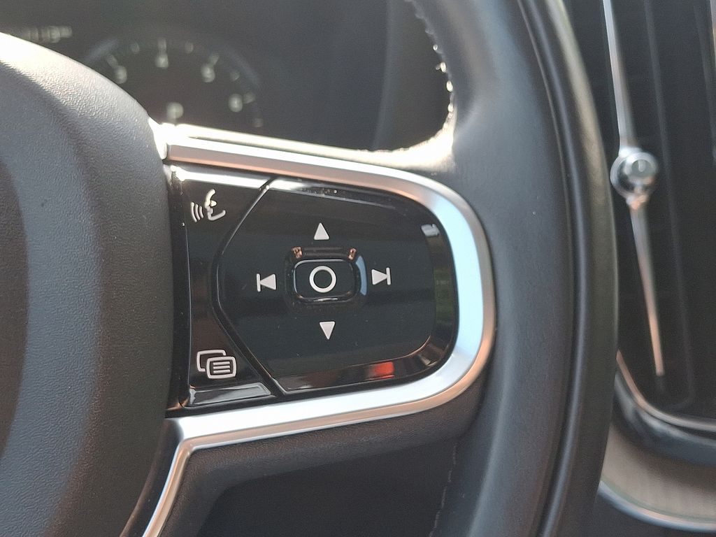 Thumbnail: 2018 Volvo XC60 - 22