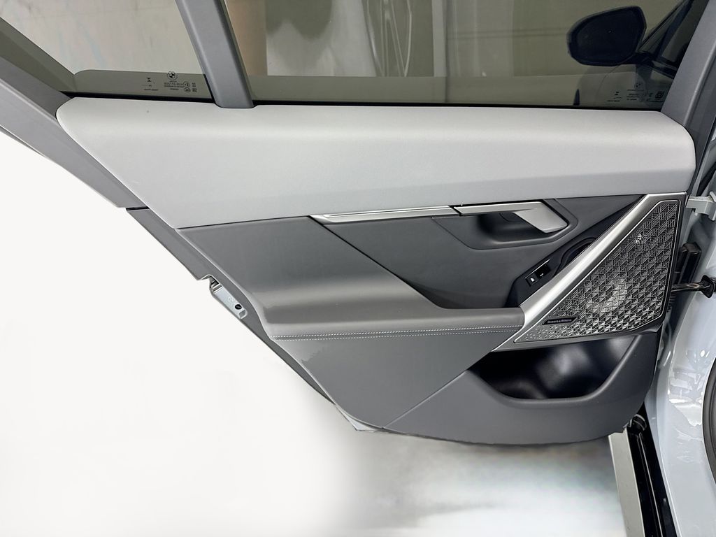 Thumbnail: 2026 BMW i5 - 25