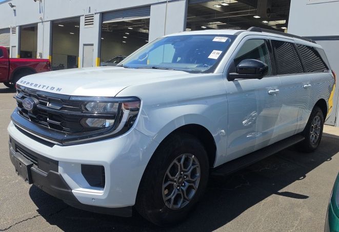 Silver Metallic 2025 Ford Expedition SUV / Crossover 4X2 Automatic