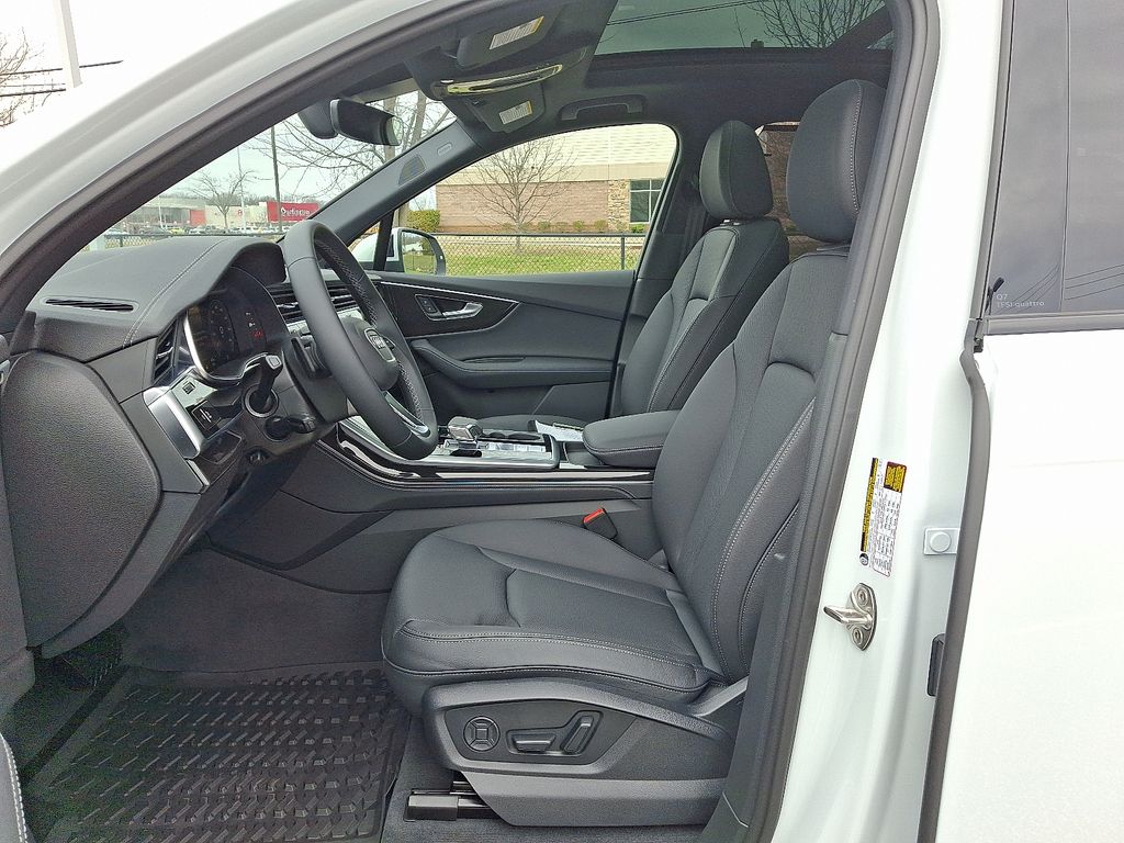 Thumbnail: 2026 Audi Q7 - 6