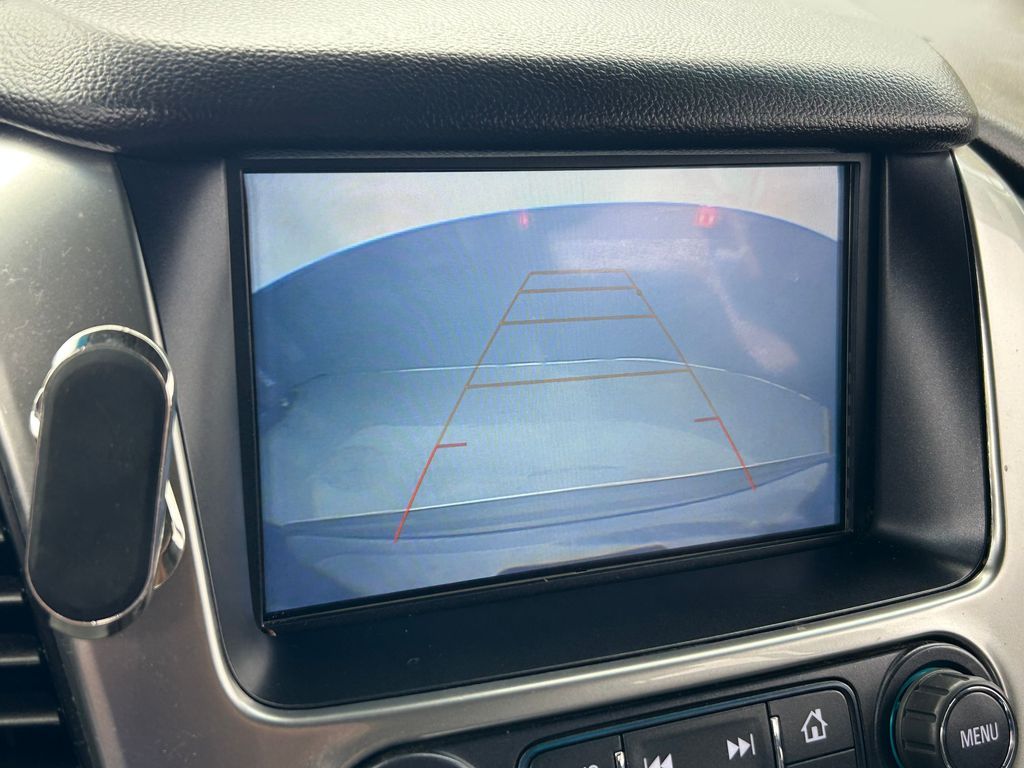 Used 2020 Shadow Gray Metallic Chevrolet LT image 27