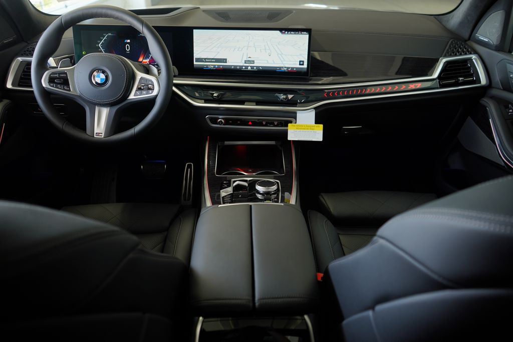 Thumbnail: 2026 BMW X7 - 14