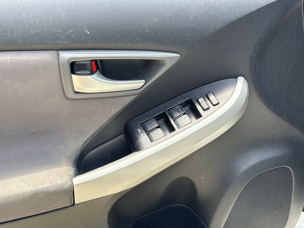 Used 2014 White Toyota Two image 17