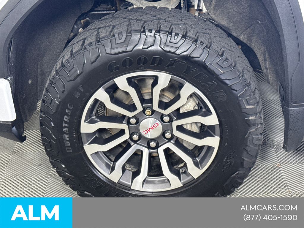 Used 2022 White GMC AT4 image 15