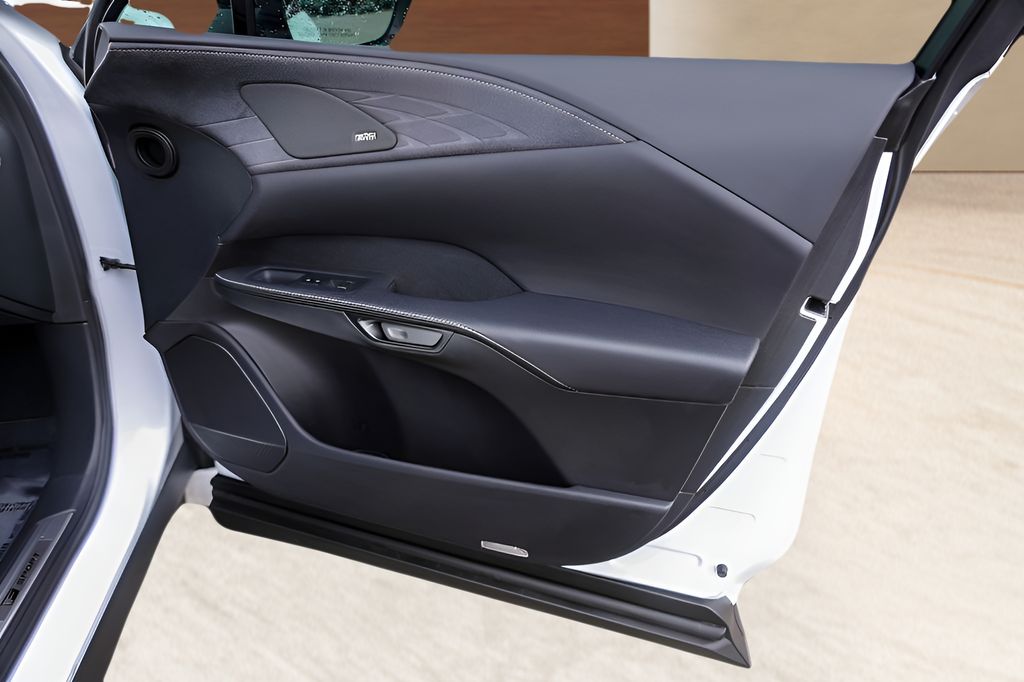 Used 2024 White Lexus 500h F SPORT Performance image 32