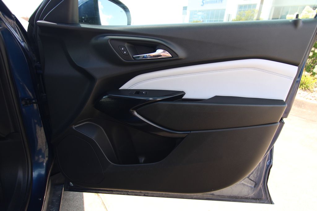 Used 2024 Chevrolet Trax SUV