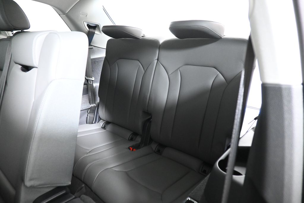 Thumbnail: 2026 Audi Q7 - 30