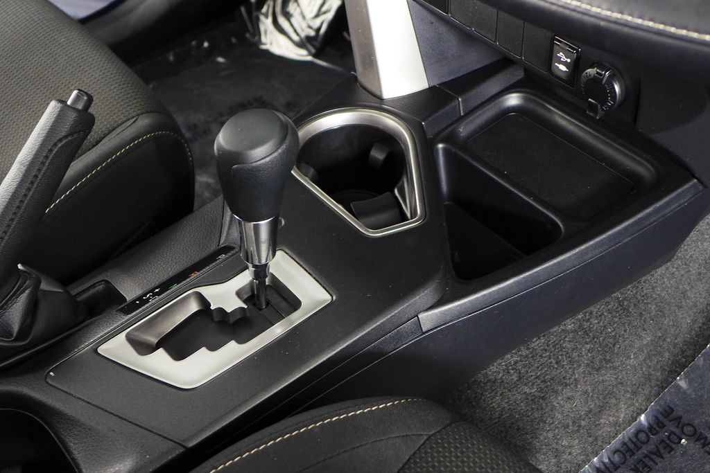 Thumbnail: 2018 Toyota RAV4 - 15
