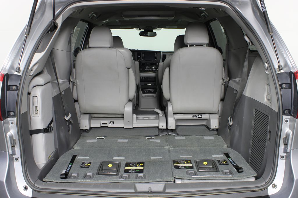 Used 2018 Toyota Sienna for sale in 