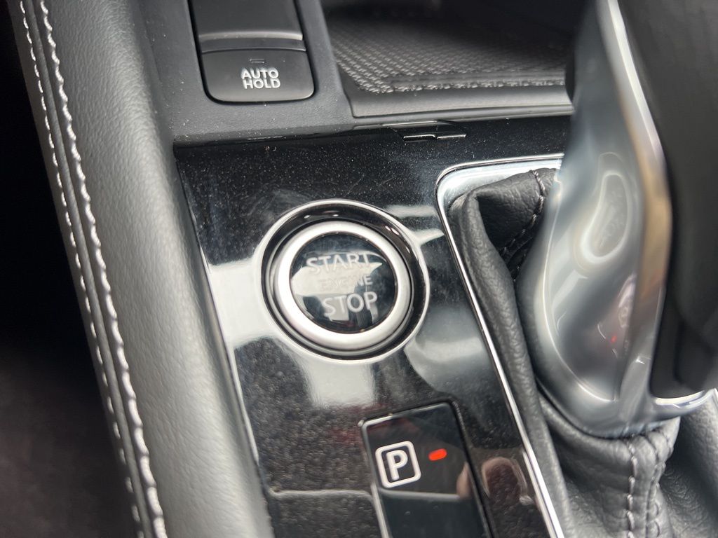 2024 Nissan Kicks SR photo