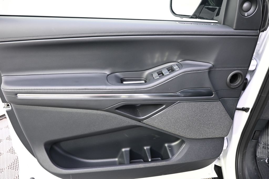 New 2026 White Lincoln Reserve image 23