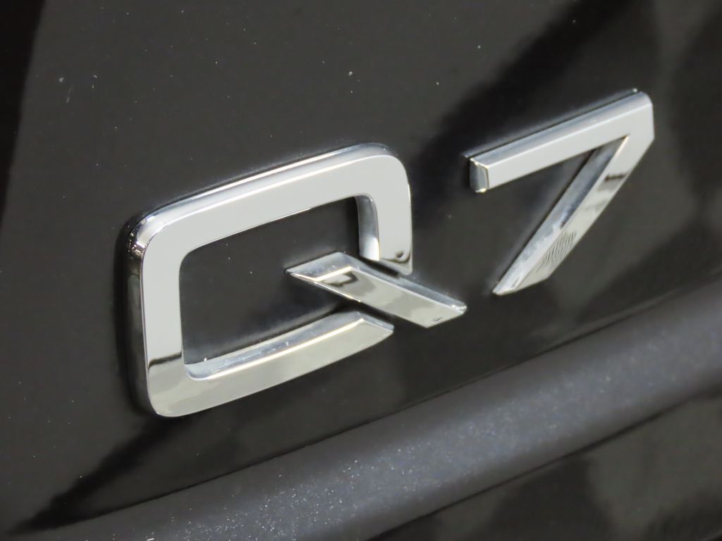 Thumbnail: 2019 Audi Q7 - 9