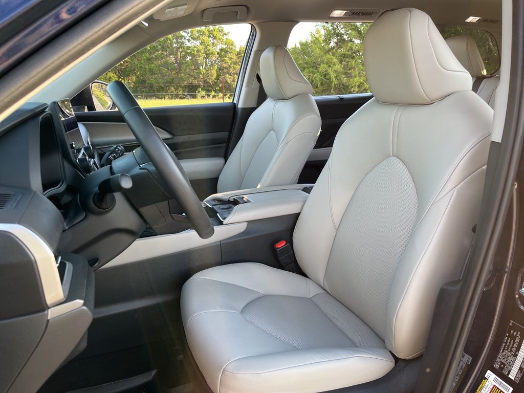 2024 Toyota Grand Highlander XLE 24