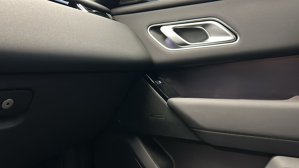 2026 Land Rover Range Rover Velar Dynamic SE 21