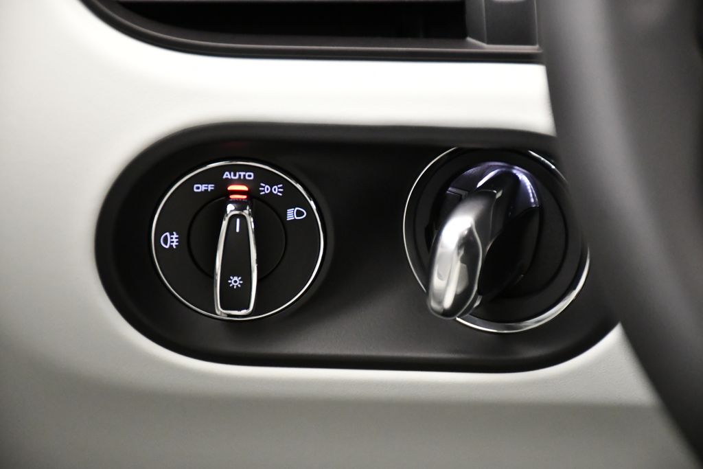 Thumbnail: 2026 Porsche Macan - 26