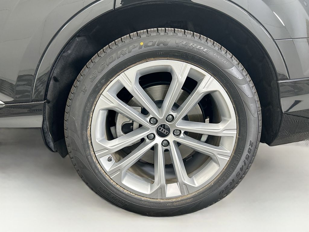 Thumbnail: 2025 Audi Q7 - 30