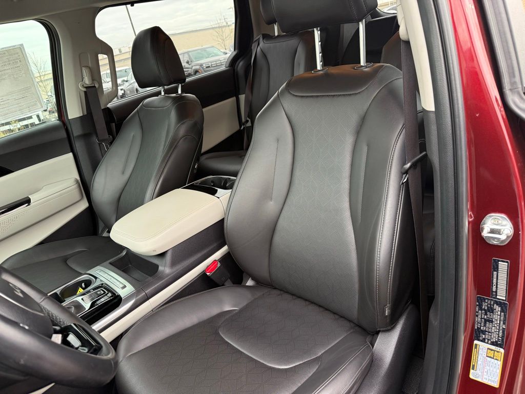 Thumbnail: 2022 Kia Carnival - 8