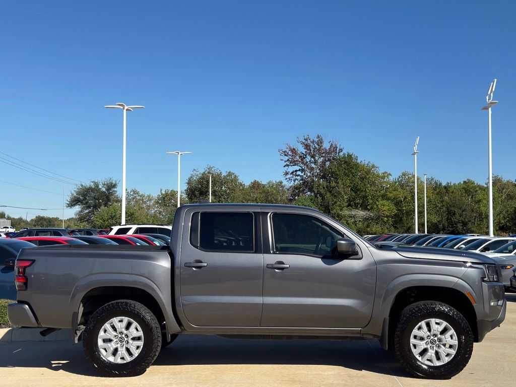 2023 Nissan Frontier SV - 11