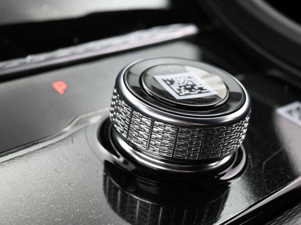 New 2026 Diamond Black Crystal Pearlcoat Jeep Laredo image 23