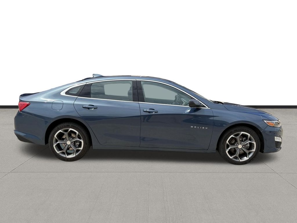2024 Chevrolet Malibu LT - 3