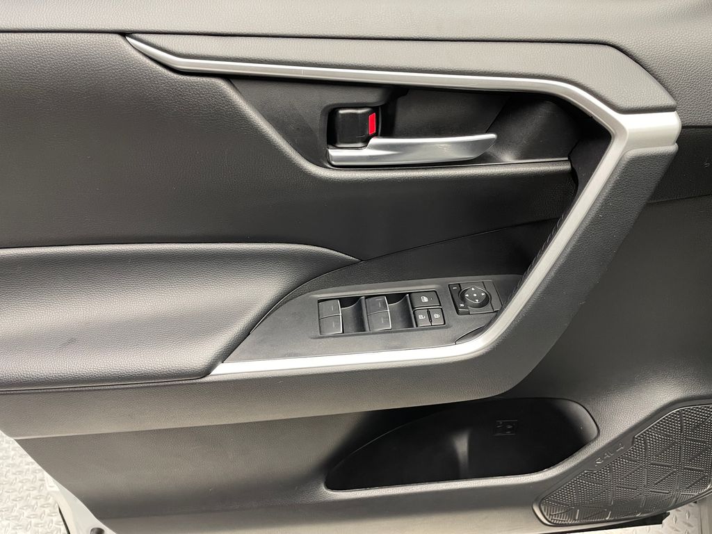 2024 Toyota RAV4 XLE 9