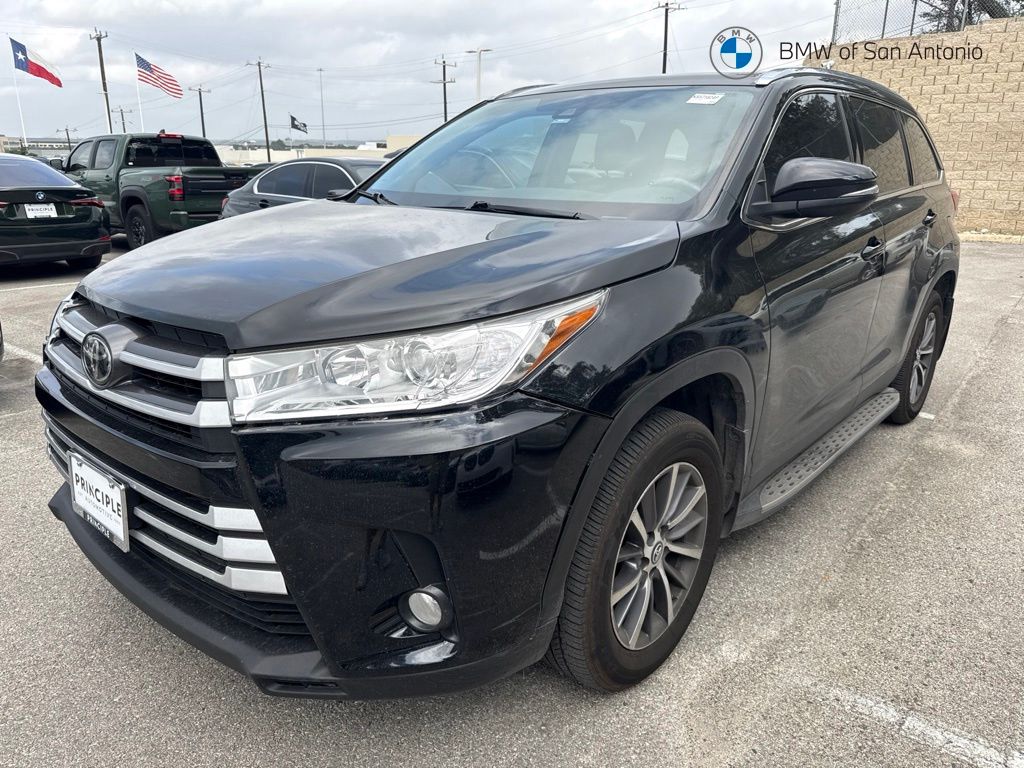 Midnight Black Metallic 2019 Toyota Highlander SUV / Crossover Front-Wheel Drive 8-Speed Automatic