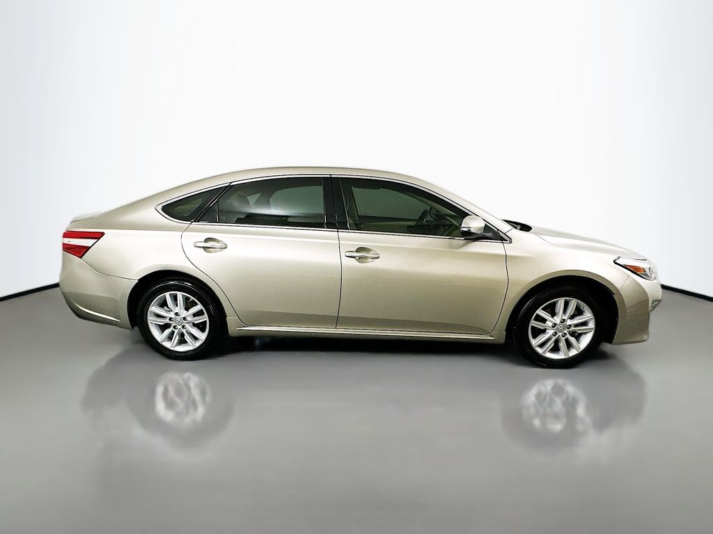 Thumbnail: 2015 Toyota Avalon - 4