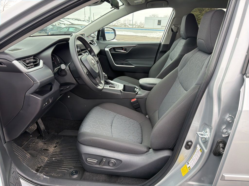 Thumbnail: 2025 Toyota RAV4 - 17