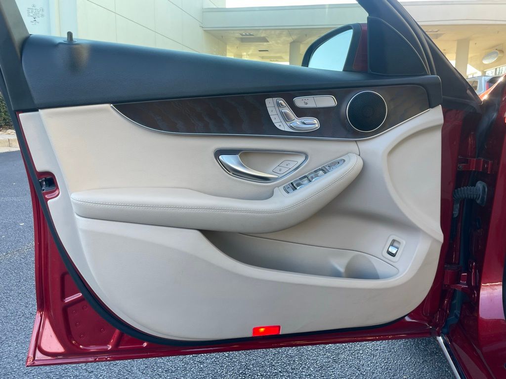 Thumbnail: 2021 Mercedes-Benz C-Class - 21